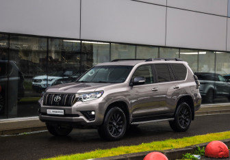 Подержанный автомобиль Toyota Land Cruiser Prado 2020 года (3 фото)
