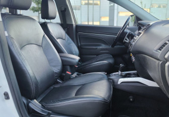 Подержанный автомобиль Mitsubishi ASX 2012 года (11 фото)