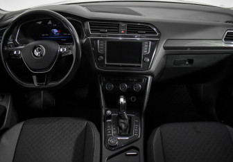 Подержанный автомобиль Volkswagen Tiguan 2016 года (16 фото)