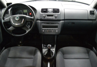 Подержанный автомобиль Skoda Fabia Hatchback 2011 года (14 фото)