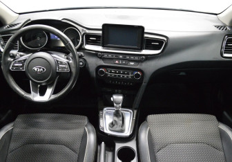 Подержанный автомобиль Kia Ceed Wagon 2019 года (14 фото)