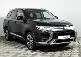 Подержанный автомобиль Mitsubishi Outlander 2019 года (3 фото)
