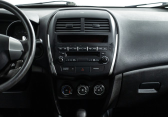 Подержанный автомобиль Mitsubishi ASX 2012 года (14 фото)