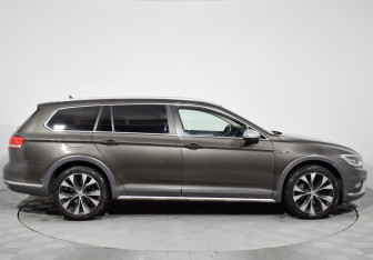 Подержанный автомобиль Volkswagen Passat Wagon 2017 года (4 фото)