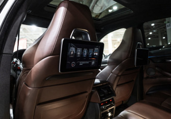 Подержанный автомобиль BMW X6 M 2015 года (13 фото)