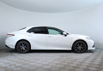 Подержанный автомобиль Toyota Camry Sedan 2021 года (4 фото)