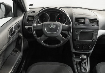 Подержанный автомобиль Skoda Yeti 2011 года (11 фото)