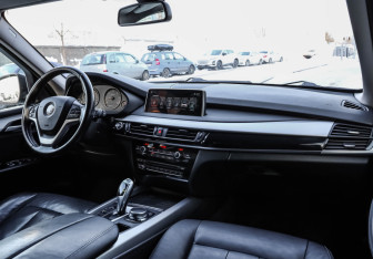 Подержанный автомобиль BMW X5 2017 года (10 фото)
