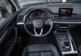 Подержанный автомобиль Audi Q5 2019 года (13 фото)