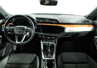 Подержанный автомобиль Audi Q3 Sportback 2020 года (13 фото)