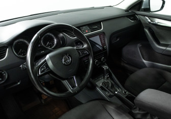 Подержанный автомобиль Skoda Octavia Wagon 2017 года (11 фото)