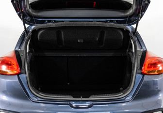 Подержанный автомобиль Kia Ceed Hatchback 2013 года (16 фото)