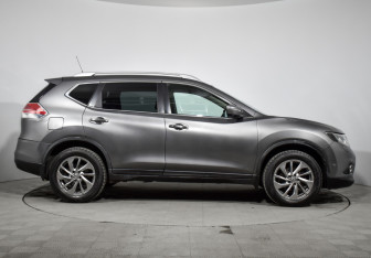 Подержанный автомобиль Nissan X-Trail 2015 года (4 фото)