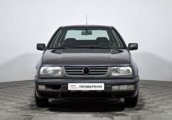 Подержанный автомобиль Volkswagen Vento 1993 года (2 фото)