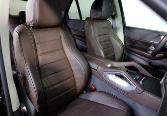 Подержанный автомобиль Mercedes-Benz GLE 2020 года (25 фото)