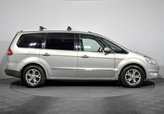 Подержанный автомобиль Ford Galaxy 2010 года (4 фото)