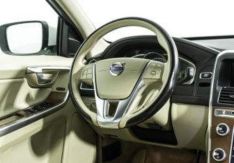 Подержанный автомобиль Volvo XC60 2016 года (18 фото)