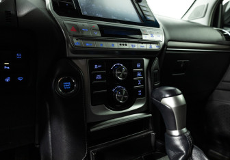 Подержанный автомобиль Toyota Land Cruiser Prado 2017 года (18 фото)