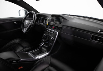 Подержанный автомобиль Volvo XC70 2015 года (17 фото)