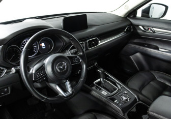 Подержанный автомобиль Mazda CX-5 2020 года (11 фото)