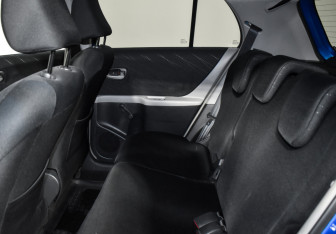 Подержанный автомобиль Toyota Yaris Hatchback 2007 года (12 фото)