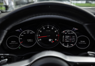 Подержанный автомобиль Porsche Cayenne 2021 года (16 фото)