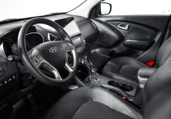 Подержанный автомобиль Hyundai ix35 2011 года (9 фото)
