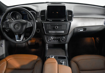 Подержанный автомобиль Mercedes-Benz GLE 2017 года (14 фото)