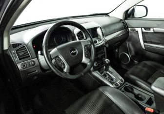 Подержанный автомобиль Chevrolet Captiva 2012 года (11 фото)