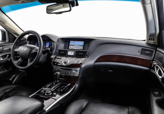 Подержанный автомобиль Infiniti M Sedan 2012 года (10 фото)
