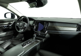 Подержанный автомобиль Volvo V90 Cross Country 2017 года (9 фото)