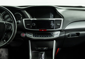 Подержанный автомобиль Honda Accord Sedan 2013 года (14 фото)