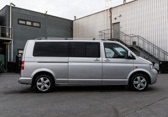 Подержанный автомобиль Volkswagen Transporter Minivan 2005 года (5 фото)