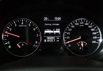 Подержанный автомобиль Nissan X-Trail 2013 года (12 фото)