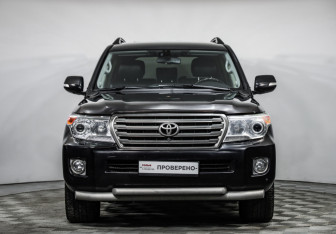 Подержанный автомобиль Toyota Land Cruiser Suv 2013 года (2 фото)