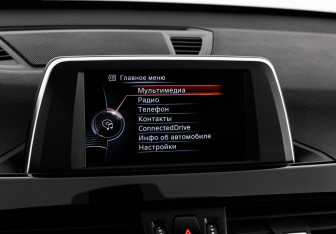 Подержанный автомобиль BMW X1 2017 года (15 фото)