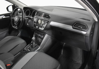 Подержанный автомобиль Volkswagen Tiguan 2017 года (12 фото)
