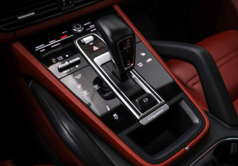 Подержанный автомобиль Porsche Cayenne 2019 года (23 фото)