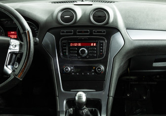 Подержанный автомобиль Ford Mondeo Sedan 2014 года (14 фото)