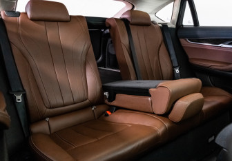 Подержанный автомобиль BMW X6 2017 года (29 фото)