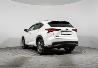Подержанный автомобиль Lexus NX 2017 года (7 фото)