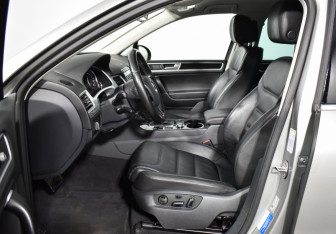 Подержанный автомобиль Volkswagen Touareg 2016 года (10 фото)