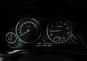 Подержанный автомобиль BMW X3 2012 года (12 фото)