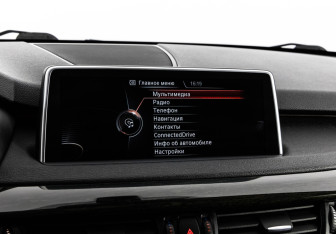 Подержанный автомобиль BMW X5 2015 года (21 фото)