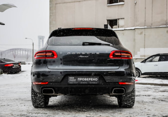 Подержанный автомобиль Porsche Macan 2016 года (8 фото)