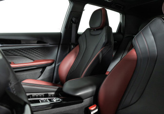 Подержанный автомобиль Geely Coolray 2024 года (18 фото)