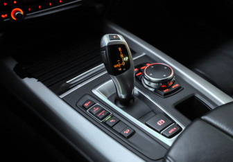 Подержанный автомобиль BMW X5 2015 года (19 фото)