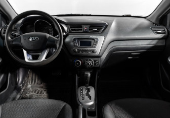 Подержанный автомобиль Kia Rio Hatchback 2013 года (14 фото)