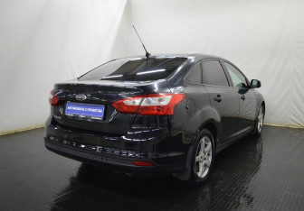 Подержанный автомобиль Ford Focus Sedan 2013 года (5 фото)