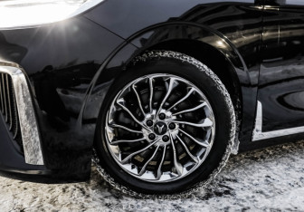 Подержанный автомобиль Voyah Dream 2023 года (2 фото)